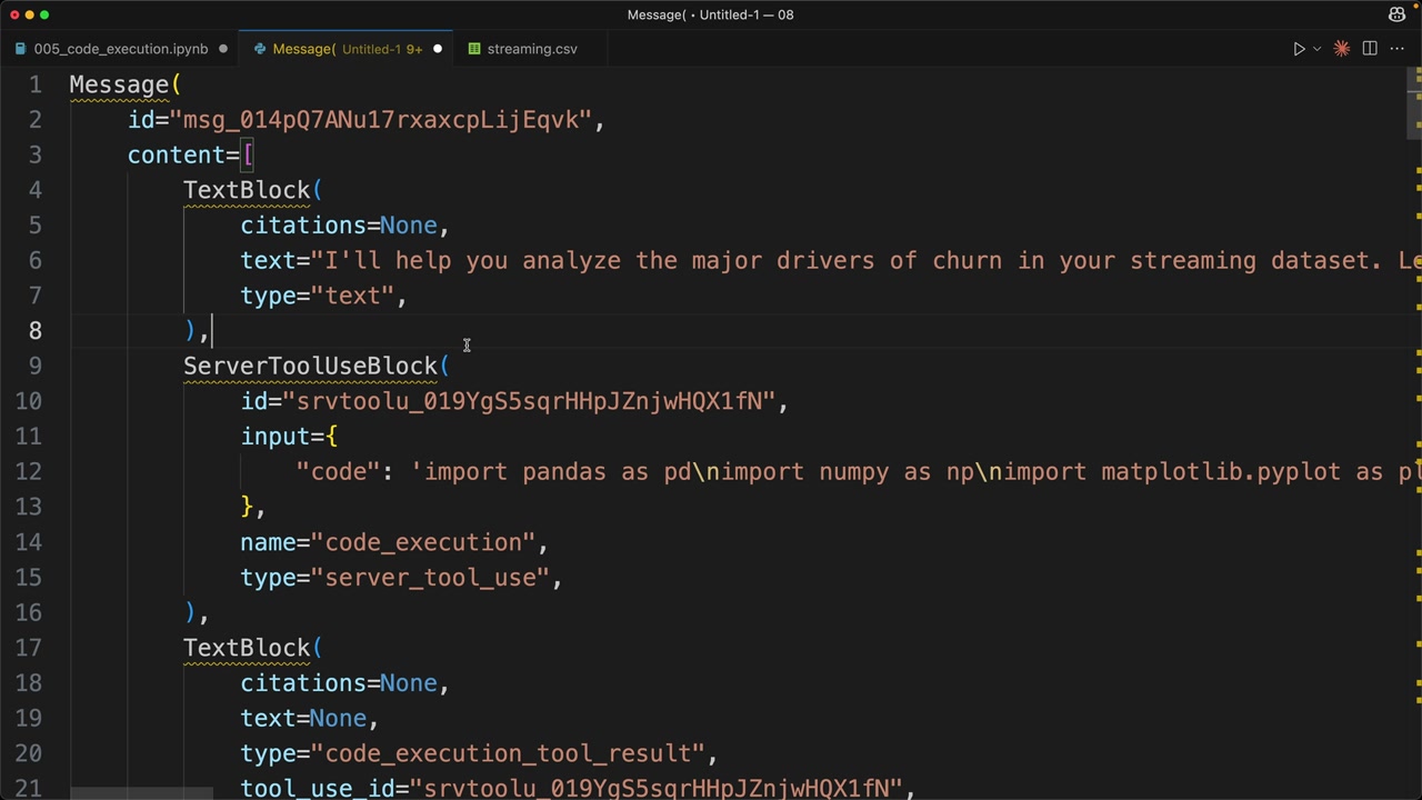 Распечатанный ответ: текстовый блок о причинах оттока, блок server tool use с кодом на pandas, затем результат инструмента.